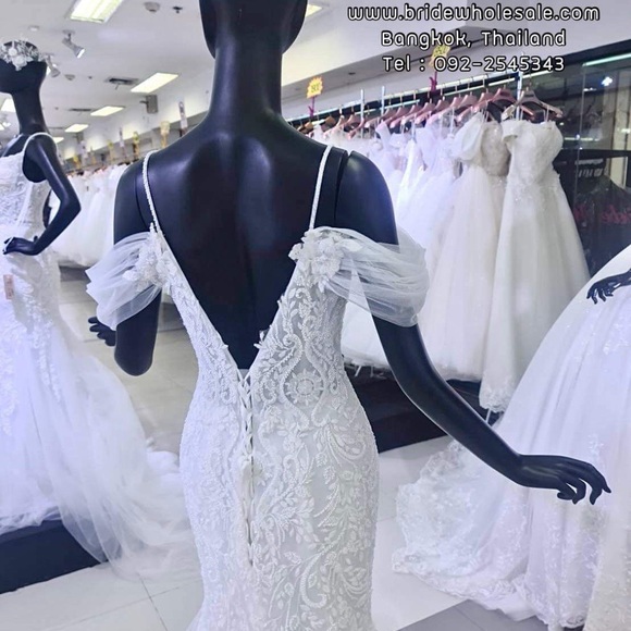 WEDDING DRESS - Picture 4 of 8